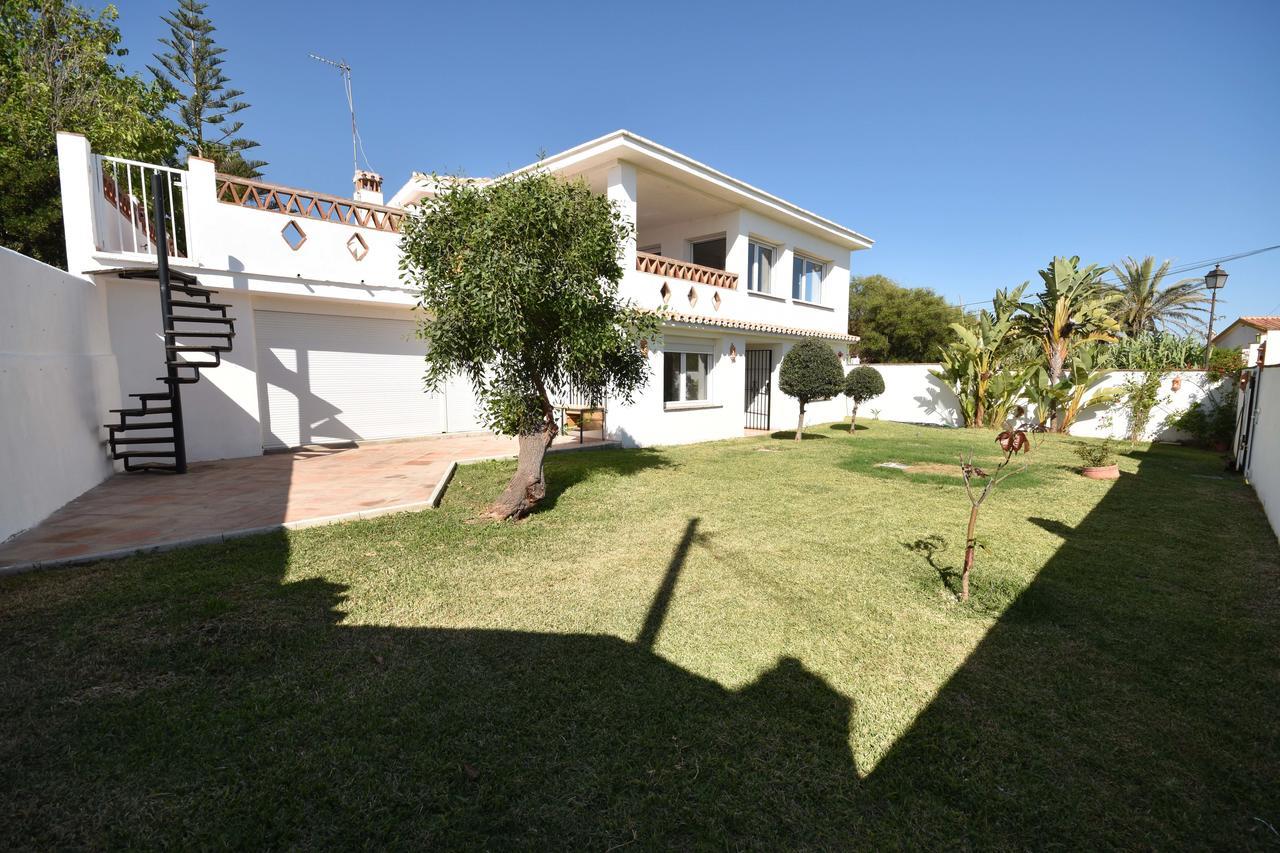 In The Second Line, Modern Beachfront Holiday Home In Costabella, Marbella Exterior photo