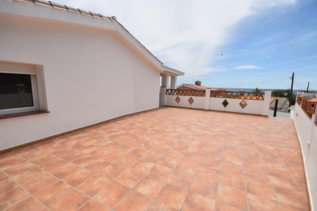 In The Second Line, Modern Beachfront Holiday Home In Costabella, Marbella Exterior photo