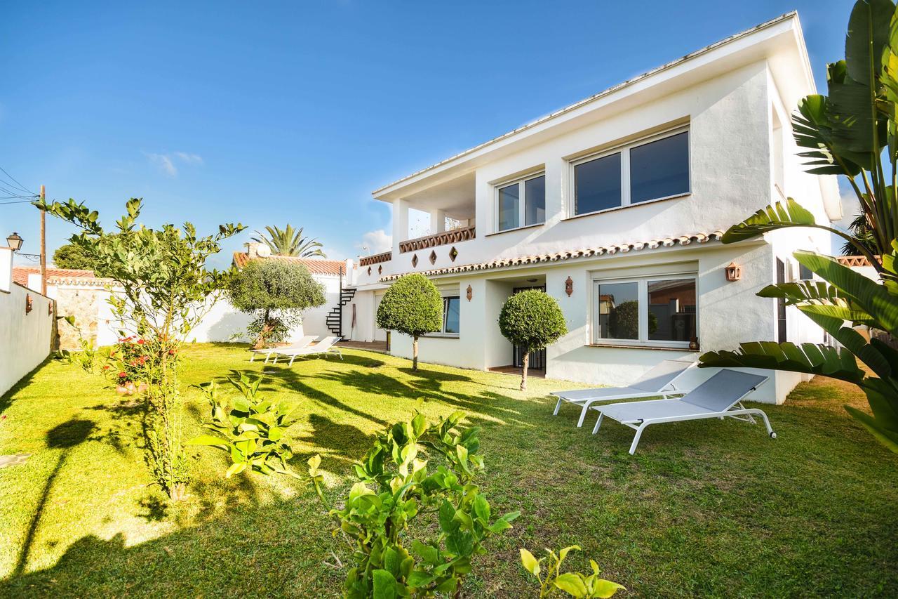 In The Second Line, Modern Beachfront Holiday Home In Costabella, Marbella Exterior photo